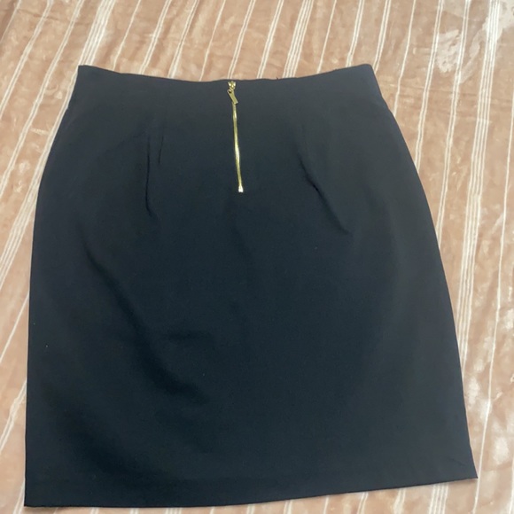 Brand new skirt - Picture 2 of 3